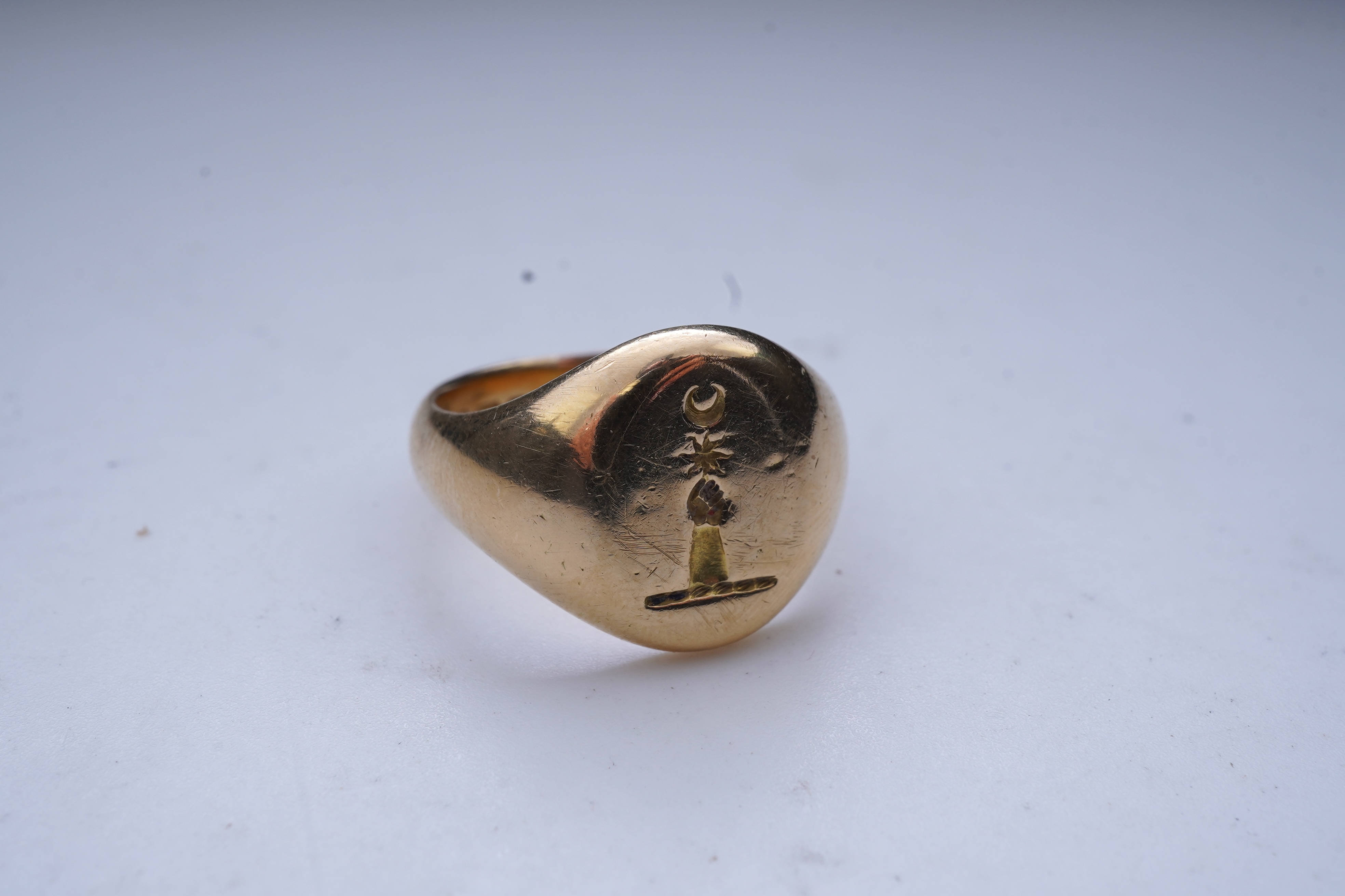 A Victorian 18ct gold signet ring, circa 1890